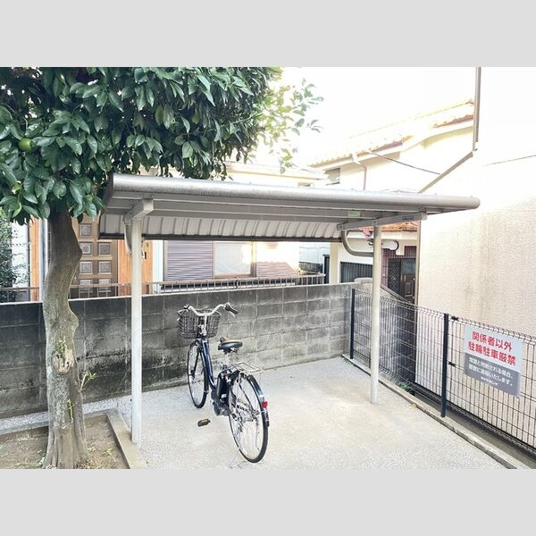 シルヴァンブリーズ101号室 駐輪場