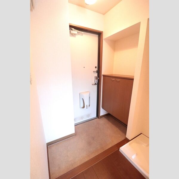 メゾンモナリエ205号室 玄関