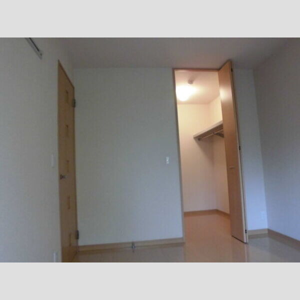 サンパティーク成田201号室 洋室