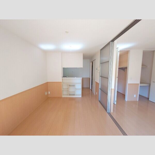 グリーンパレス103号室 LDK10.5帖(別角度)