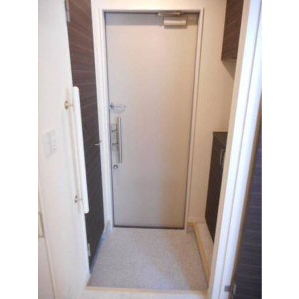 ウイングガーデンA棟0302号室 玄関