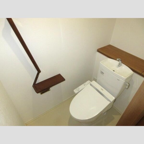 フロンティア南大泉201号室 トイレ温水洗浄便座付き