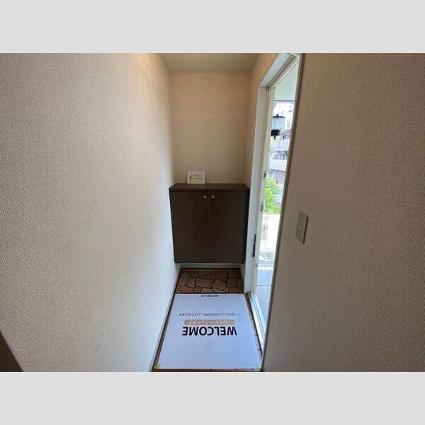 クレセント日吉台 玄関