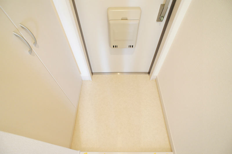 リブリ・腰越2階 玄関