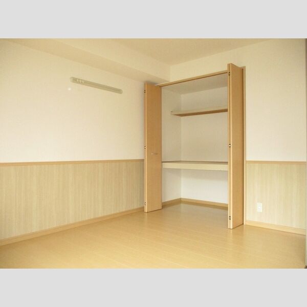 ロジュマン マエバラDEFD101号室 洋室