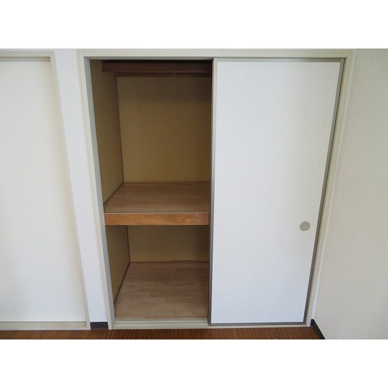 カーサ・ヴェルデ 洋室2　収納