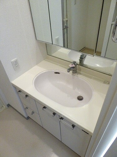 ライオンズステーションプラザ溝の口セントラルアベニュー11階 洗面台　内装後　前回募集時／2023年11月の写真
