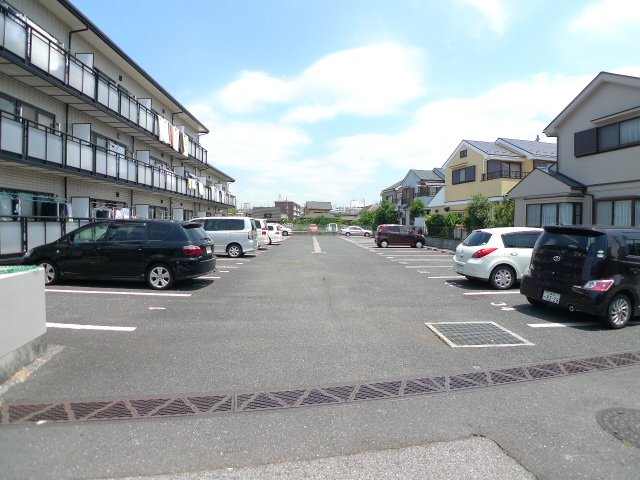 ハイネス 駐車場