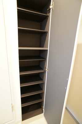 リブリ・グランドゥール シューズボックス