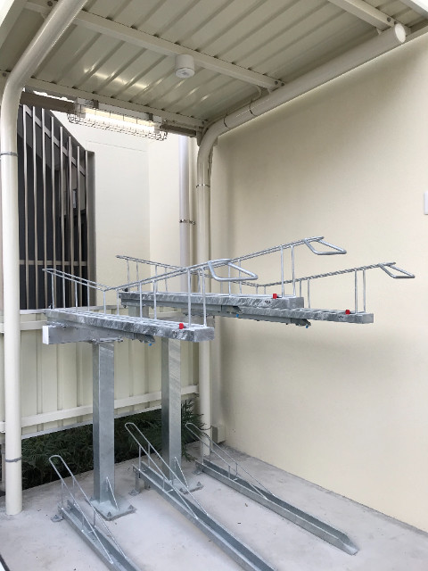 旭 Building3階 駐輪場