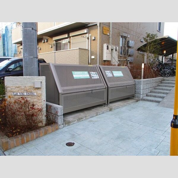 ラヴィーベル　西館 ゴミストッカー