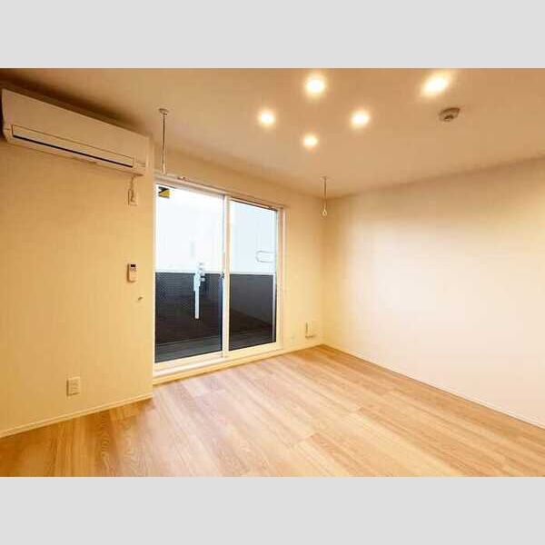 ルベルコート(RUBER COURT)202号室 リビング