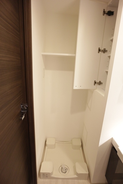 コンシェリア東京 ＢＡＹＳＩＤＥ ＣＯＵＲＴ 上部棚付き洗濯機置き場