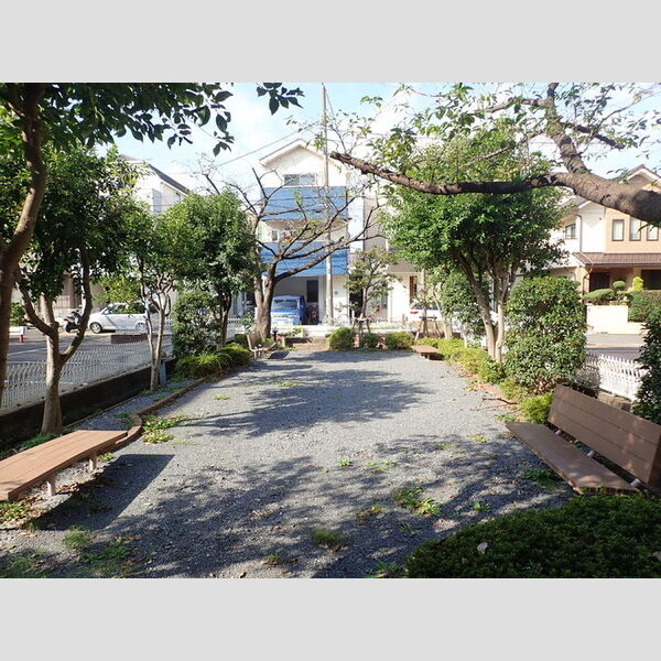 ビラ・ジュニペラス　A棟 広場