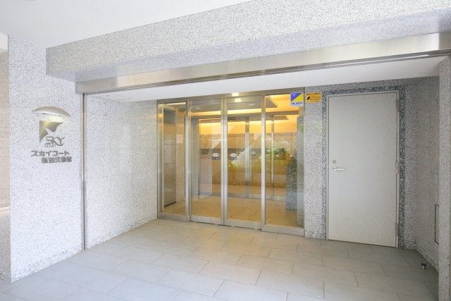 スカイコート新宿弐番館2階 エントランス