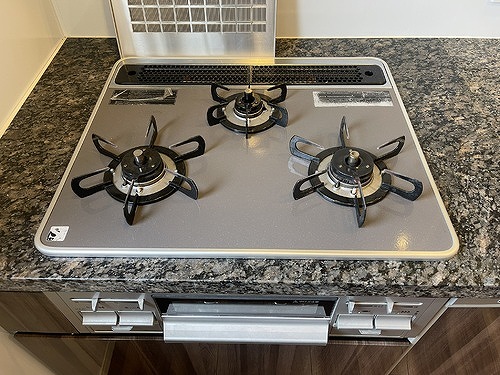 プレシス赤羽 ３口ガスコンロ（内装前）