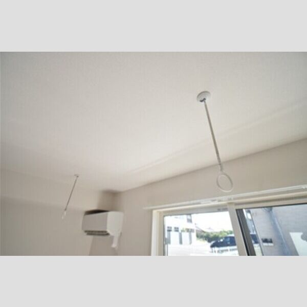 ホワイト キャッスル102号室 室内物干し