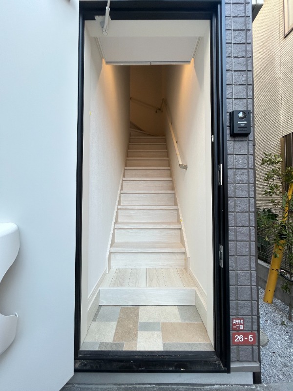 マウ東高円寺2階 玄関