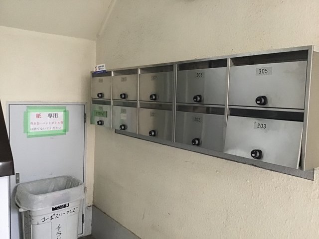 コーポスリーサンズ エントランス