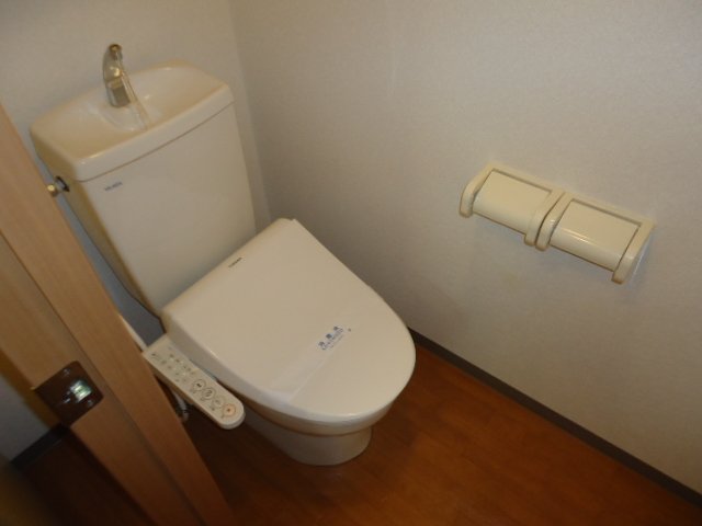 メゾン・トランタンヌーフ シャワー付トイレ