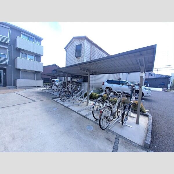 サンリリオ 駐輪場