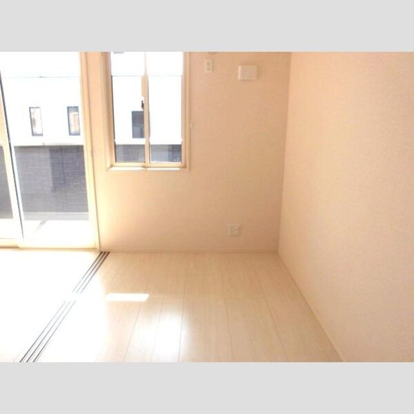 ジョーヌエトワール202号室 洋室