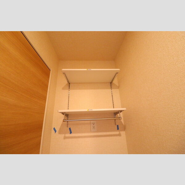 ゼフィール103号室 洗濯機上収納棚