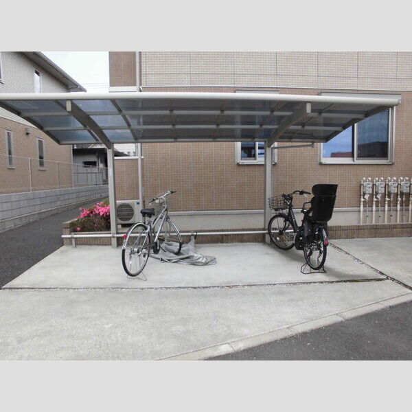 ラ・メール201号室 屋根付き駐輪場