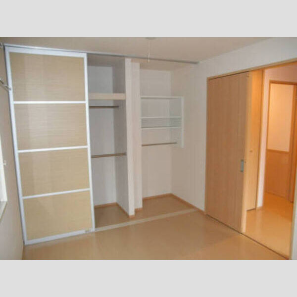 なでしこハイツ 1F 洋室(反転タイプの場合有り)