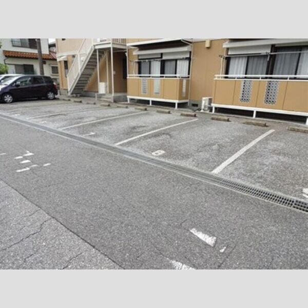 ファーストハイツ福王台102号室 駐車場