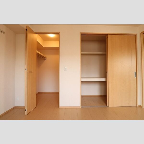 ルミエール 南側洋室収納