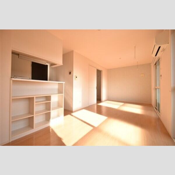 ガーデンヒルズ　EAST リビングダイニング