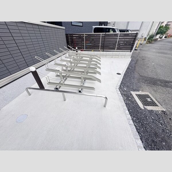 グリシーナ鵠沼石上 駐輪場