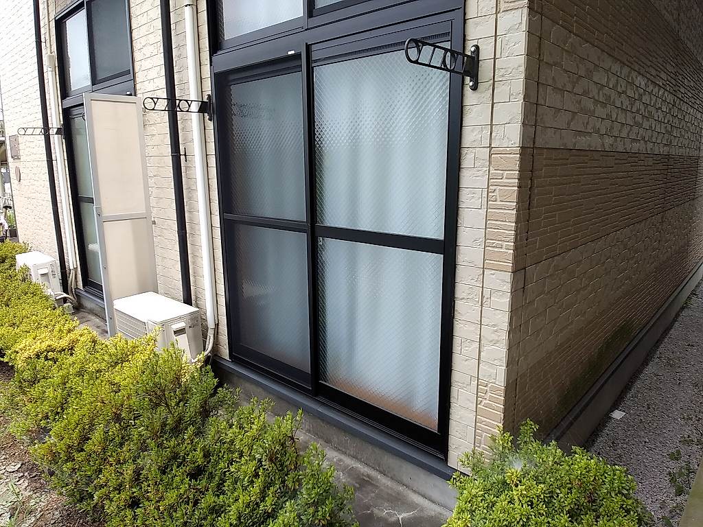 レオパレス希望の丘 玄関