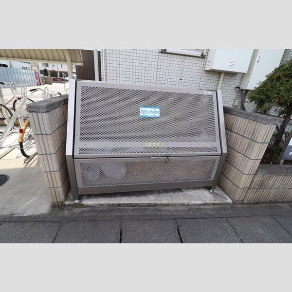 メゾン ベローム101号室 専用ゴミ置き場