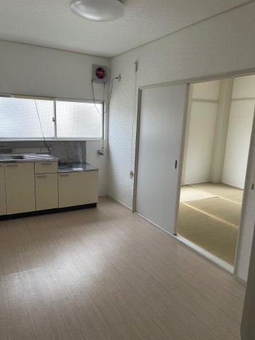 共栄ビル 床張替え壁紙張替