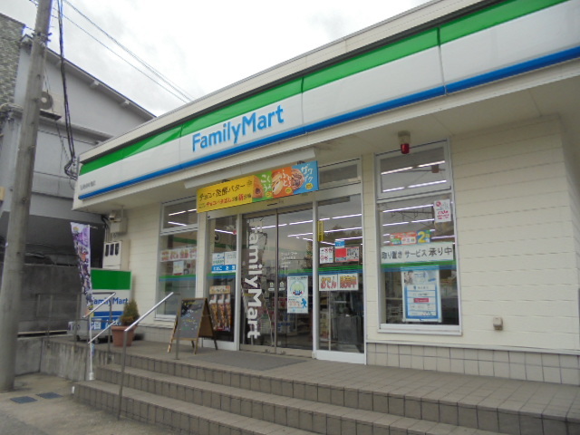 サファイアマンション103号室 【コンビニエンスストア】ファミリーマート弘明寺中里店まで328ｍ