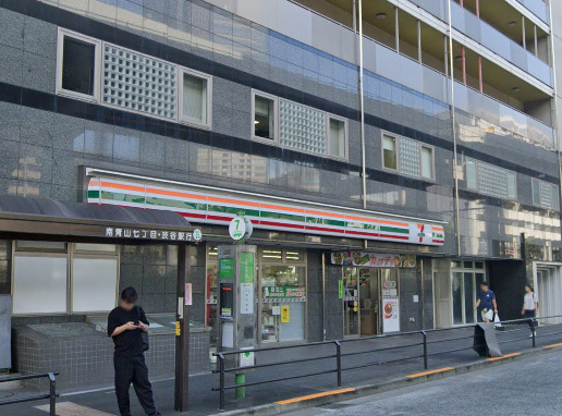 TIMELESS麻布十番602号室 【コンビニエンスストア】セブンイレブン 六本木3丁目店まで1002ｍ