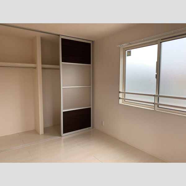 セジュール峯301号室 洋室収納