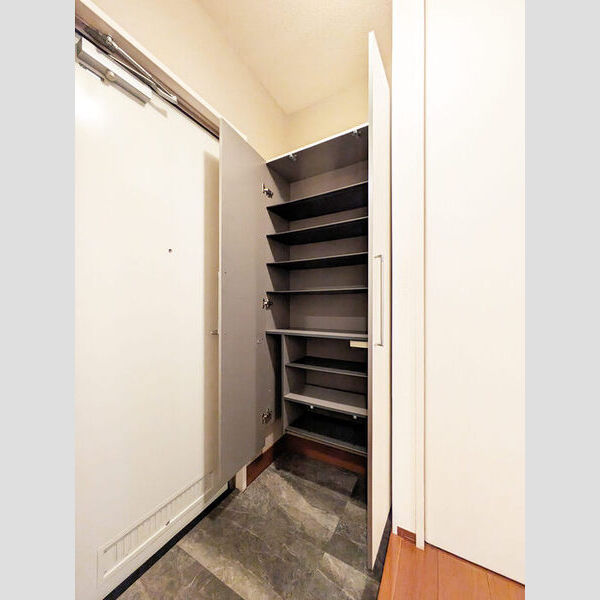 ラフィネ三橋　B 玄関