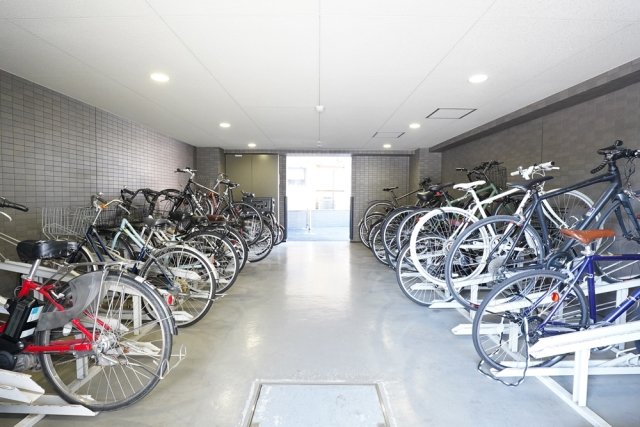 ルーブル練馬弐番館1階 駐輪場