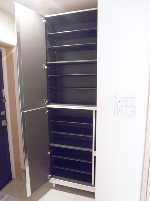 Ｖｉｌｌａ　Ｎｏａｈ．本多0303号室 玄関