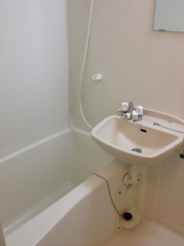 レオパレスシャトラン 玄関