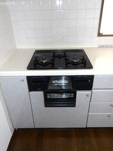 レクセルマンション川越大手町 ３口コンロ、グリル　※2025年6月撮影