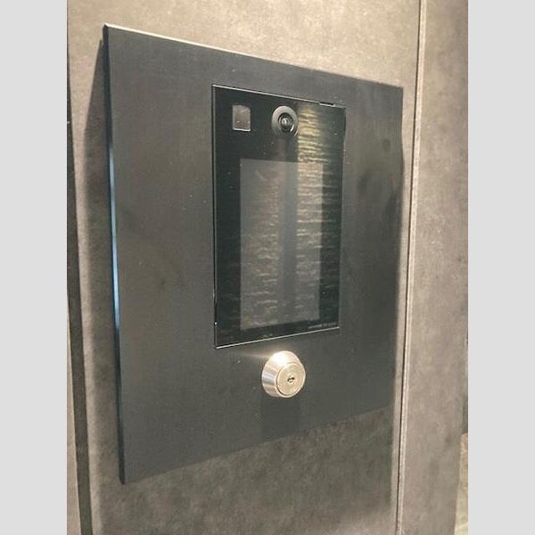 S-RESIDENCE綾瀬rivie701号室 エントランス