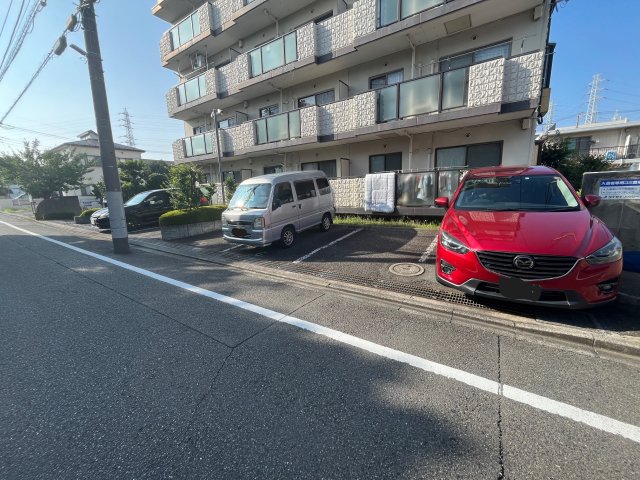 ベルカーサ橋本 Pは狭いのでコンパクトカー若しくは軽自動車（現地確認下さい