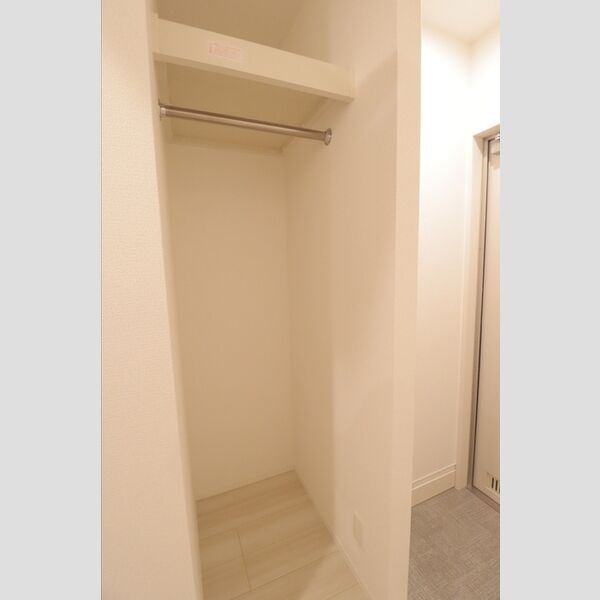 コリーヌヴェール日進305号室 玄関横収納