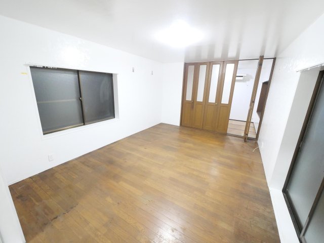 野田市中戸戸建 8畳ほどの広いリビング