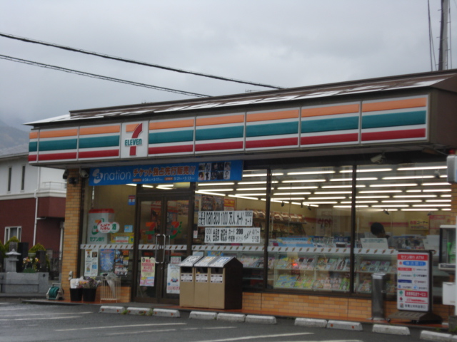 マノリアⅡ203号室 セブンイレブンまで600ｍ