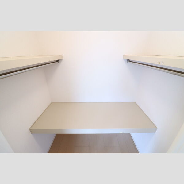 クレセント・シャンブル101号室 ウォークインクローゼット